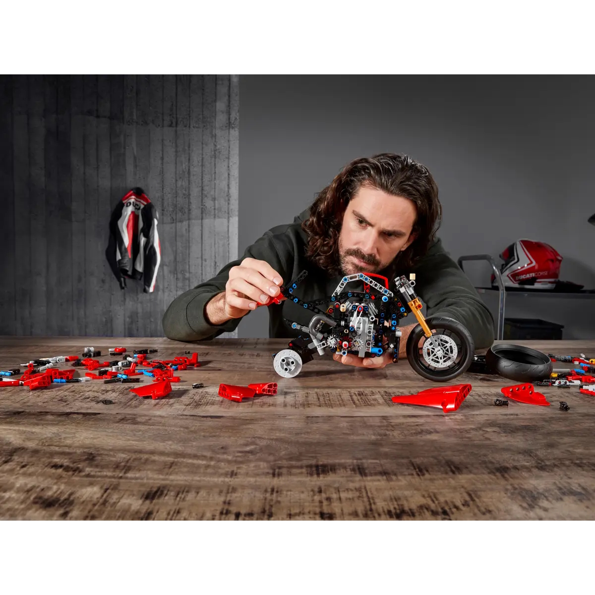 LEGO Technic - Motociklas Ducati Panigale V4 R - Image 6