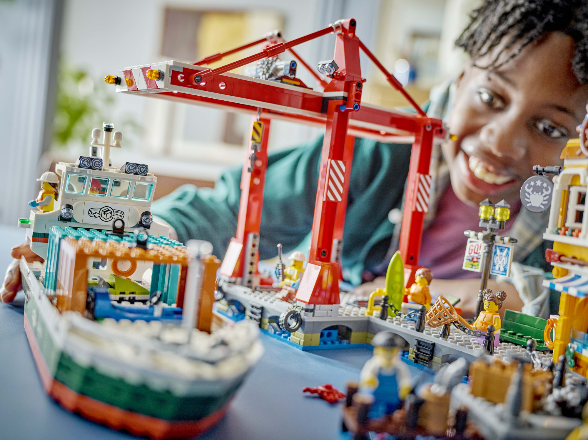 LEGO City – Pajūrio uostas su krovininiu laivu - Image 5