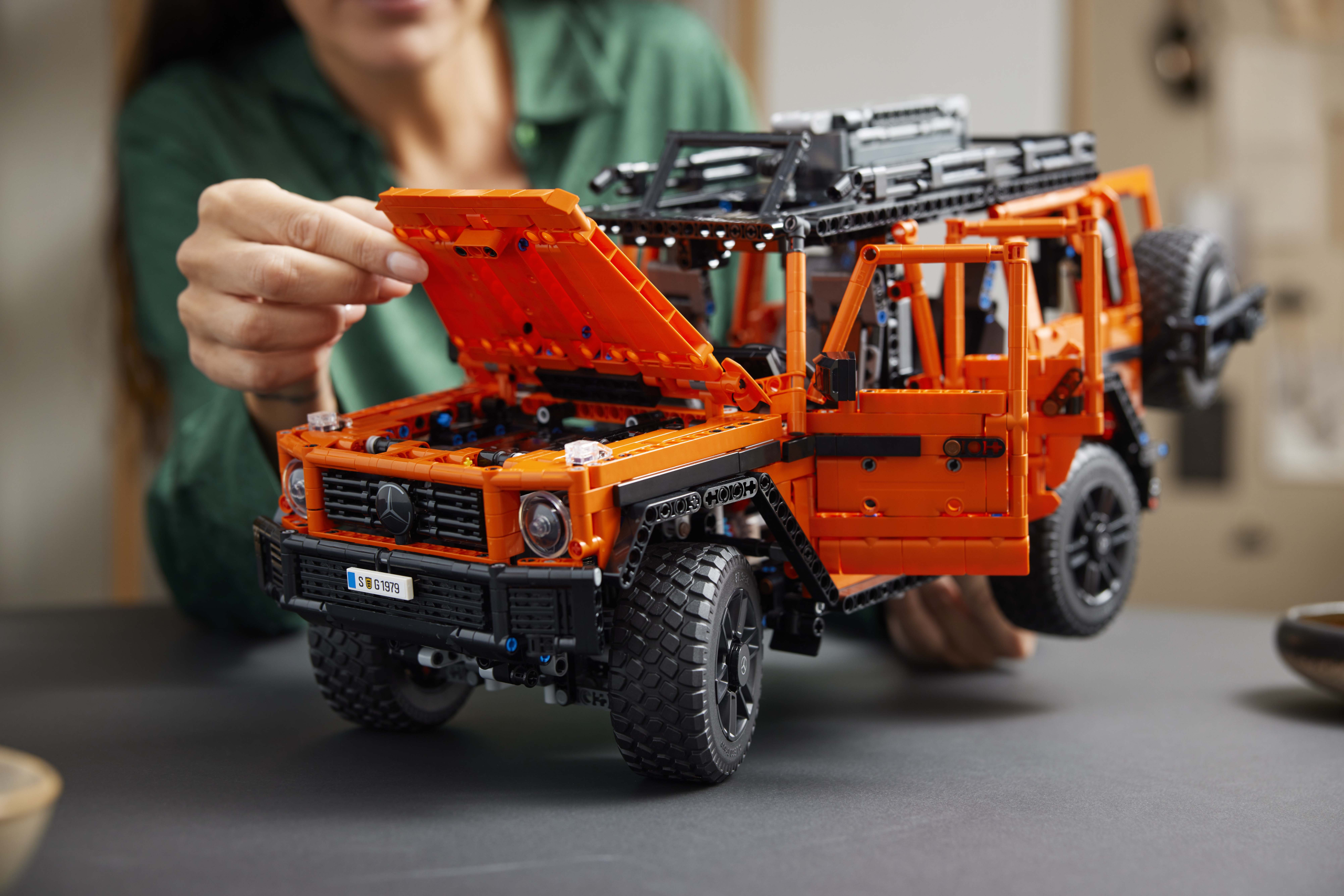 LEGO Technic – Automobilis Mercedes-Benz G 500 Professional Line - Image 7
