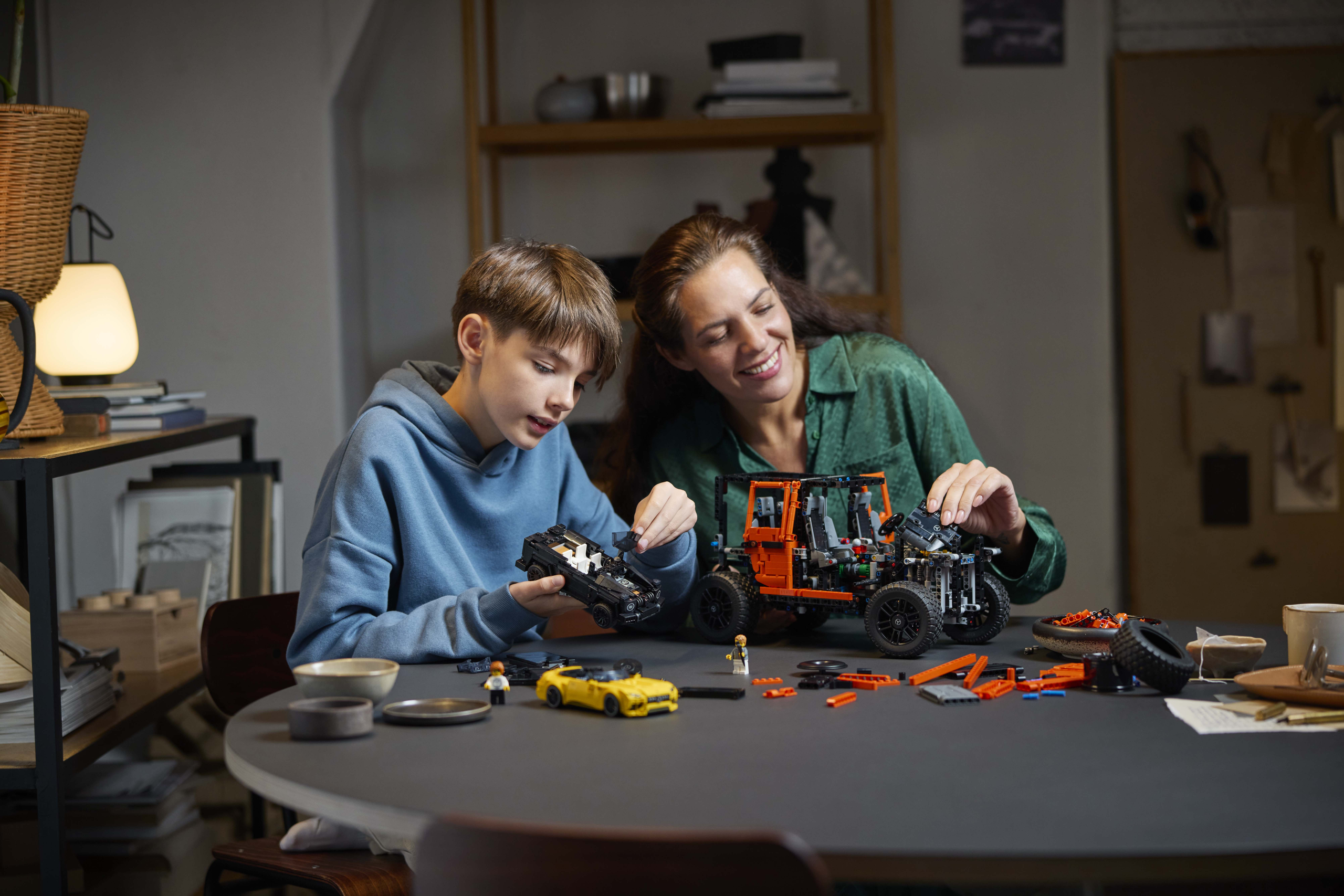 LEGO Technic – Automobilis Mercedes-Benz G 500 Professional Line - Image 8