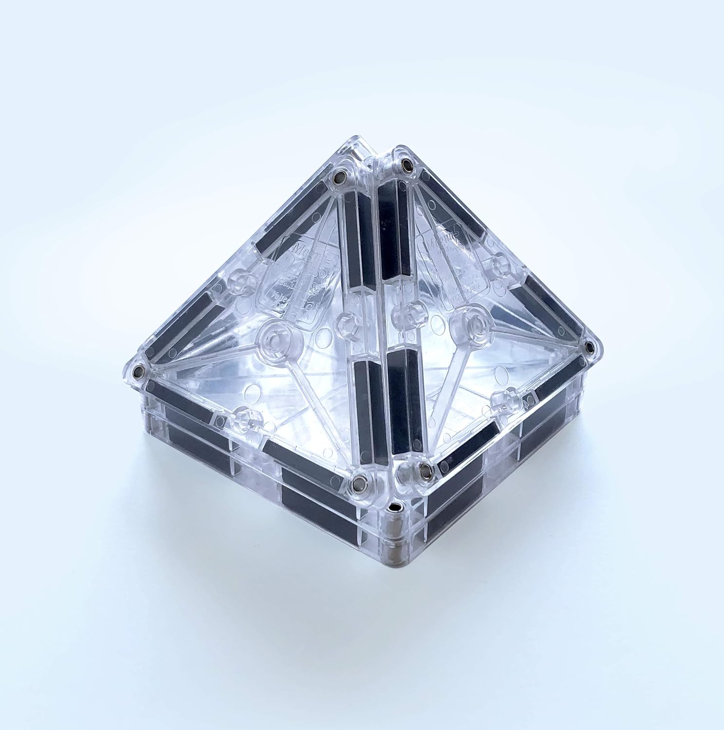 Magna-Tiles – Permatomas magnetinis konstruktorius Ice, 16 dalių - Image 5
