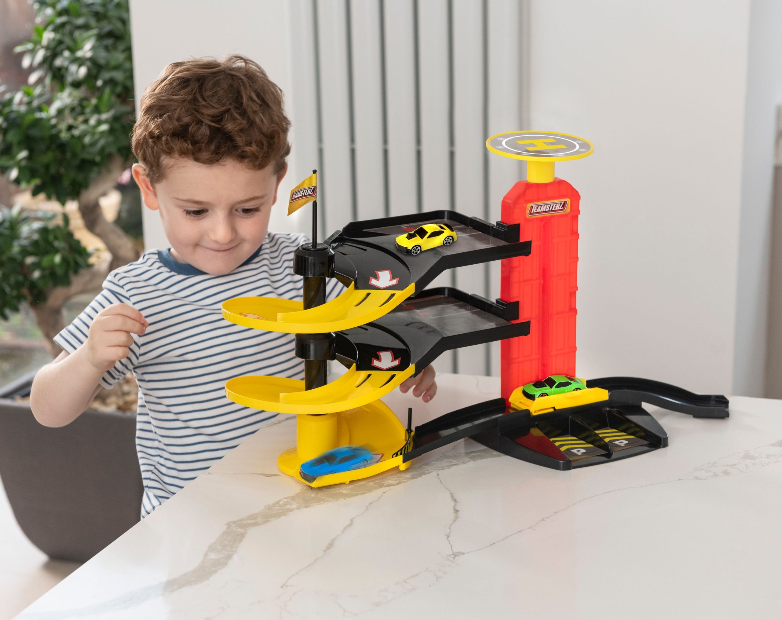 Teamsterz – Miesto garažas su 3 automobiliais - Image 5