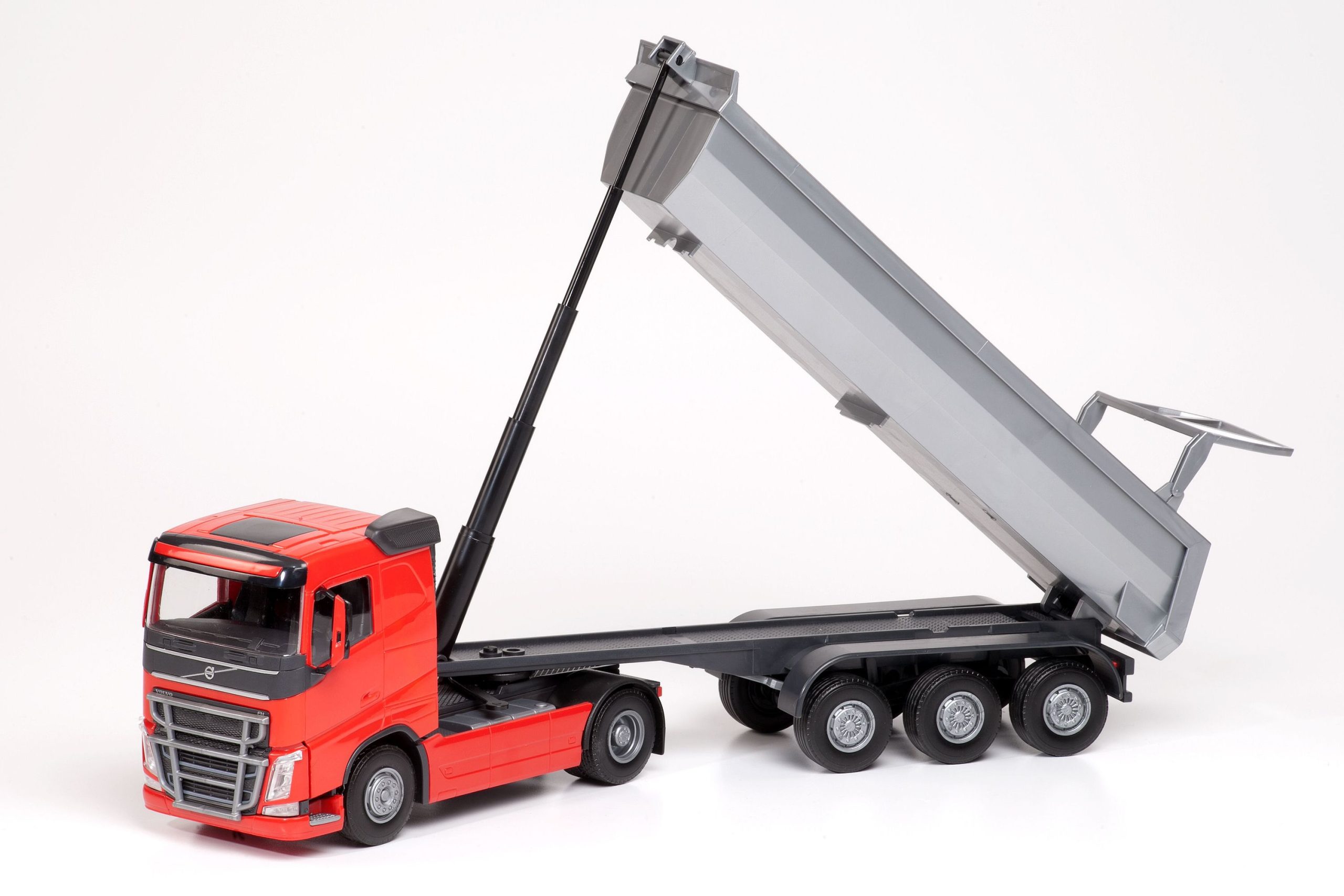 Emek – Sunkvežimis su puspriekabe Volvo FH 1:25